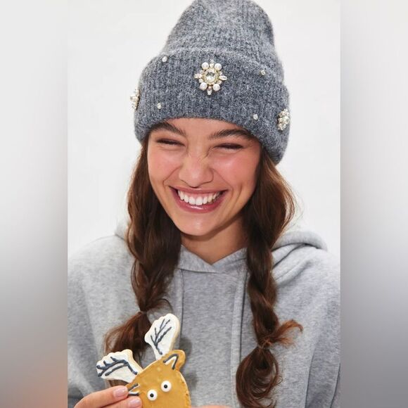 New Urban Outfitters Pearl & Rhinestone Deco Cuff Beanie